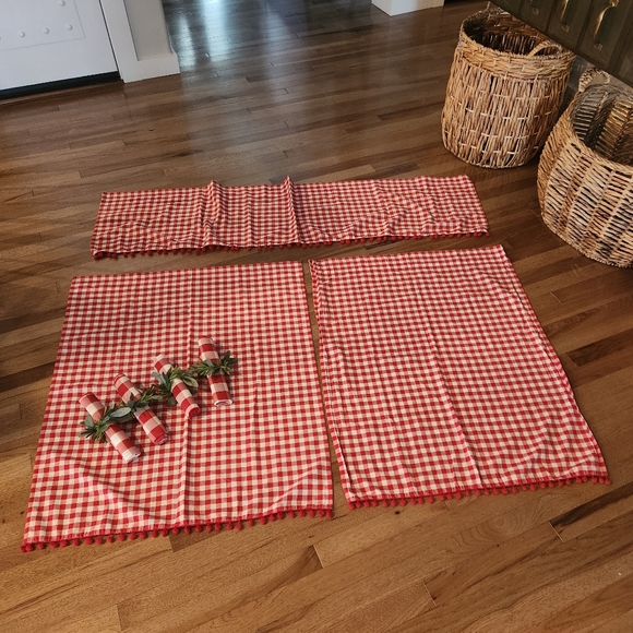 Pioneer woman curtain set and napkin set - Picture 2 of 2